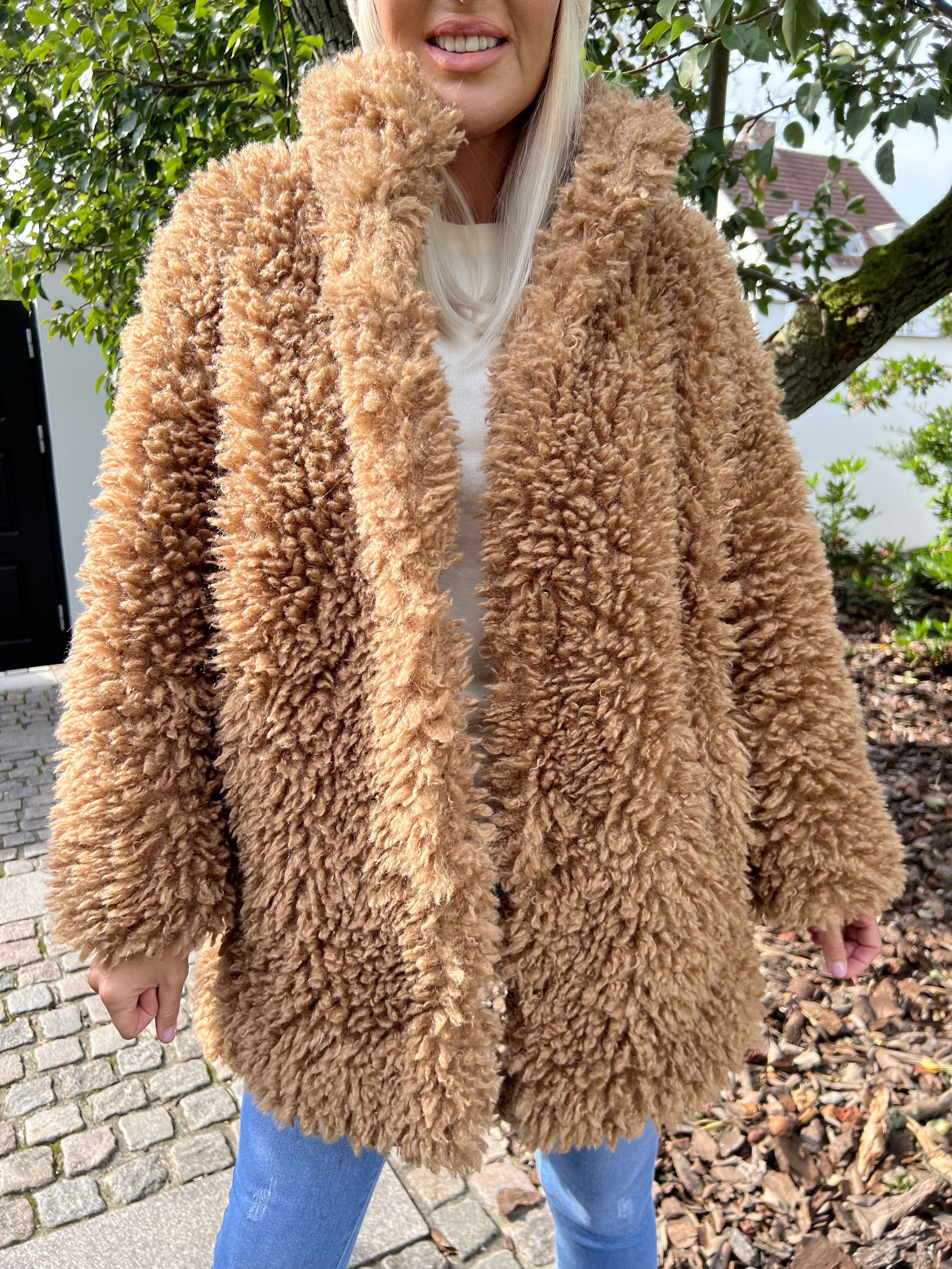 Alma - Jakke i plys med trykknapper og lommer